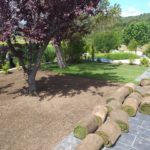 Instalación de césped artificial jardín privado